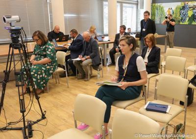 Uczestnicy konferencji prasowej dot. dofinansowania szczepień przeciwko grypie dla osób 65+ w woj. lubuskim
