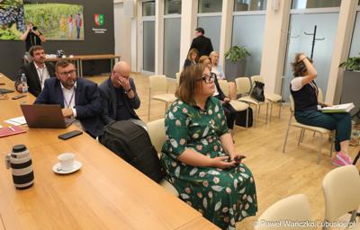 Uczestnicy konferencji prasowej dot. dofinansowania szczepień przeciwko grypie dla osób 65+ w woj. lubuskim
