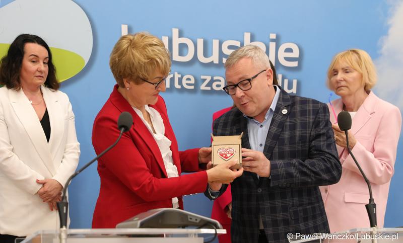 Uczestnicy konferencji prasowej dot. dofinansowania szczepień przeciwko grypie dla osób 65+ w woj. lubuskim