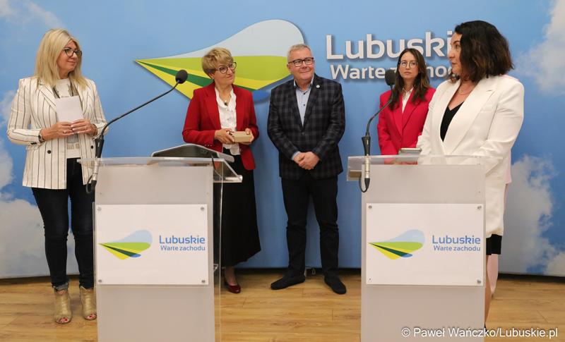 Uczestnicy konferencji prasowej dot. dofinansowania szczepień przeciwko grypie dla osób 65+ w woj. lubuskim