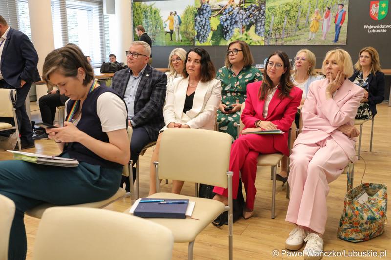 Uczestnicy konferencji prasowej w Urzędzie Marszałkowskim Województwa Lubuskiego w Zielonej Górze