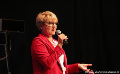 Marszałek Województwa Lubuskiego Elżbieta Anna Polak przemawia podczas 16. Polsko-Niemieckiuch Dni Mediów w Centrum Kreatywnej Kultury w Zielonej Górze