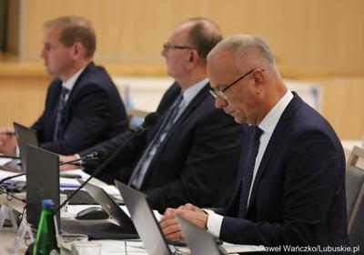 Członek Zarządu Województwa Lubuskiego Marcin Jabłoński podczas czerwcowej sesji Sejmiku Województwa Lubuskiego