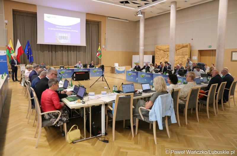 Radni wojewódzcy podczas czerwcowej sesji Sejmiku Województwa Lubuskiego