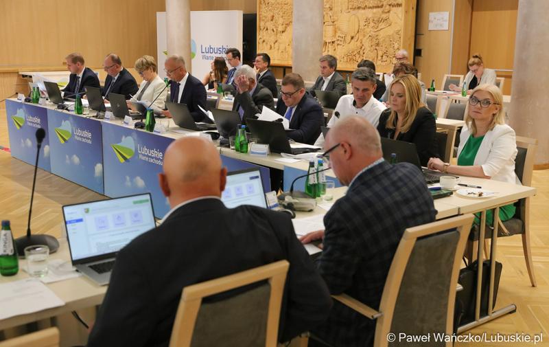 Radni wojewódzcy podczas czerwcowej sesji Sejmiku Województwa Lubuskiego