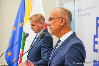Marcin Jabłoński (na pierwszym planie) i Łukasz Porycki na konferencji prasowej