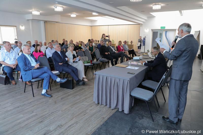 Uczestnicy Konwentu Zrzeszenia Gmin Województwa Lubuskiego w Jesionce (gmina Kolsko)