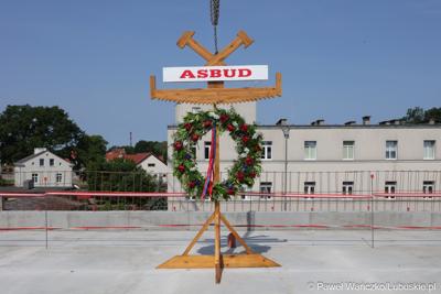 Wiecha na dachu budynku Pawilonu Rehabilitacyjnego w Lubuskim Centrum Ortopedii w Świebodzinie 