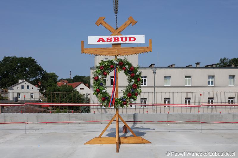 Wiecha na dachu budynku Pawilonu Rehabilitacyjnego w Lubuskim Centrum Ortopedii w Świebodzinie