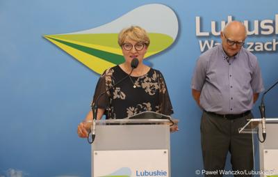 Marszałek Elżbieta Anna Polak podczas konferencji prasowej poświęconej prezentacji Parku Technologii Kosmicznych w Zielonej Górze
