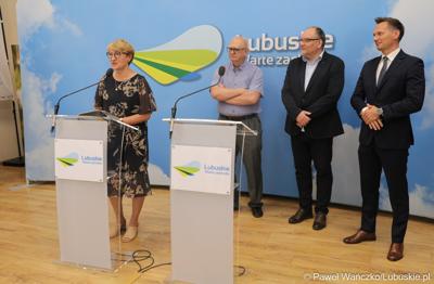 Uczestnicy konferencji prasowej poświęconej prezentacji Parku Technologii Kosmicznych w Zielonej Górze