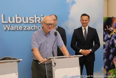 Uczestnicy konferencji prasowej poświęconej prezentacji Parku Technologii Kosmicznych w Zielonej Górze