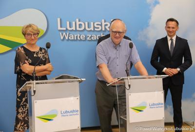 Uczestnicy konferencji prasowej poświęconej prezentacji Parku Technologii Kosmicznych w Zielonej Górze