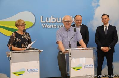 Uczestnicy konferencji prasowej poświęconej prezentacji Parku Technologii Kosmicznych w Zielonej Górze