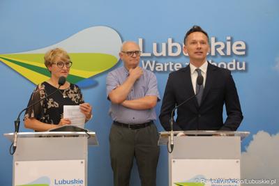 Uczestnicy konferencji prasowej poświęconej prezentacji Parku Technologii Kosmicznych w Zielonej Górze