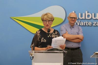 Uczestnicy konferencji prasowej poświęconej prezentacji Parku Technologii Kosmicznych w Zielonej Górze