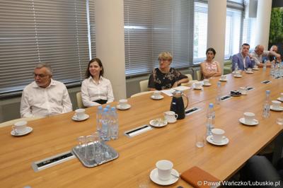 Uczestnicy konferencji prasowej poświęconej prezentacji Parku Technologii Kosmicznych w Zielonej Górze