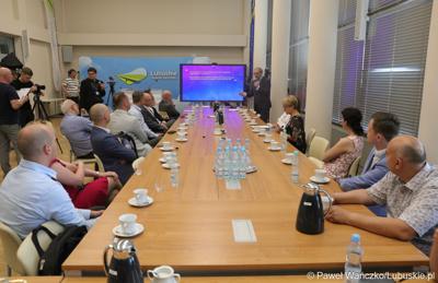 Uczestnicy konferencji poświęconej prezentacji Parku Technologii Kosmicznych w Zielonej Górze