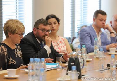 Uczestnicy konferencji poświęconej prezentacji Parku Technologii Kosmicznych w Zielonej Górze