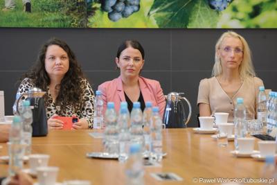 Uczestniczki konferencji poświęconej prezentacji Parku Technologii Kosmicznych w Zielonej Górze