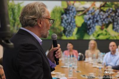 Uczestnicy konferencji poświęconej prezentacji Parku Technologii Kosmicznych w Zielonej Górze