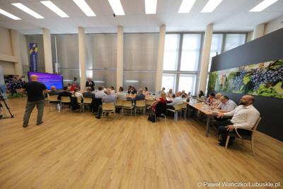 Uczestnicy konferencji poświęconej prezentacji Parku Technologii Kosmicznych w Zielonej Górze