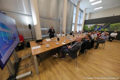 Uczestnicy konferencji poświęconej prezentacji Parku Technologii Kosmicznych w Zielonej Górze