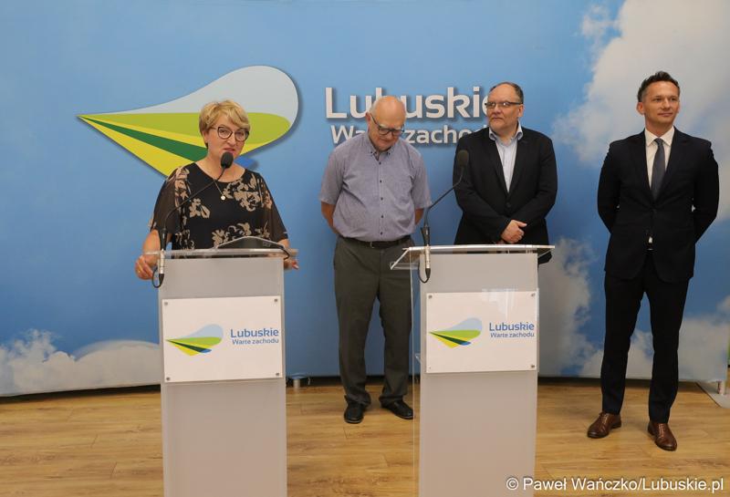 Uczestnicy konferencji prasowej poświęconej prezentacji Parku Technologii Kosmicznych w Zielonej Górze