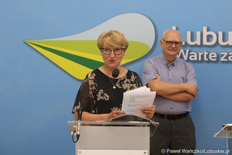 Uczestnicy konferencji prasowej poświęconej prezentacji Parku Technologii Kosmicznych w Zielonej Górze