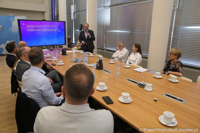 Uczestnicy konferencji poświęconej prezentacji Parku Technologii Kosmicznych w Zielonej Górze