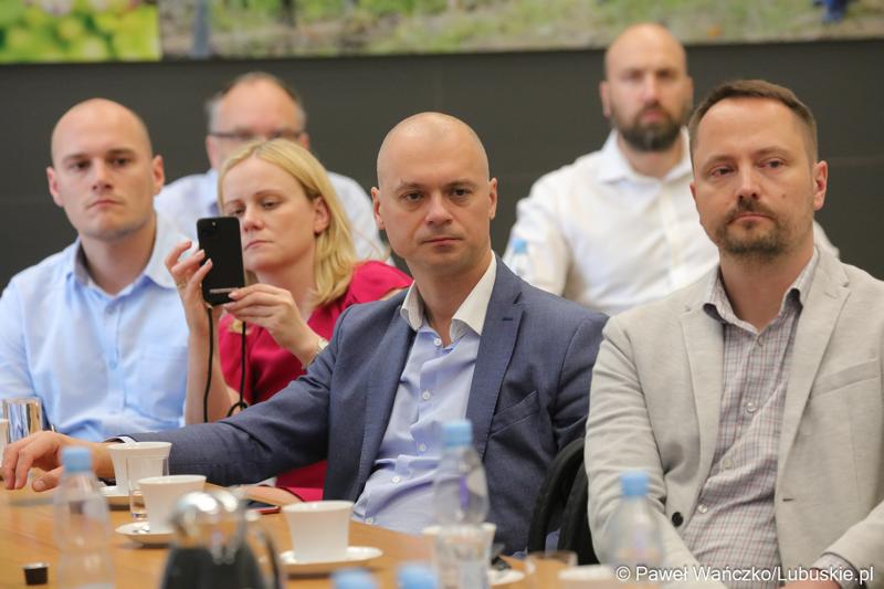 Uczestnicy konferencji poświęconej prezentacji Parku Technologii Kosmicznych w Zielonej Górze