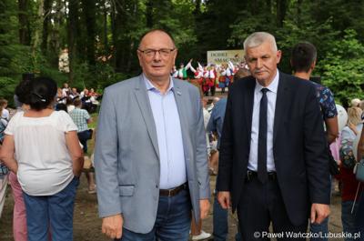 Wicemarszałek Stanisław Tomczyszyn (z lewej) podczas wydarzenia "Dobre, smaczne, bo lubuskie” w Muzeum Etnograficznym w Zielonej Górze Ochli
