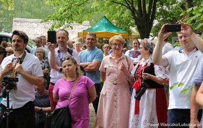 Marszałek Elżbieta Anna Polak podczas niedzielnego wydarzenia „Dobre, smaczne, bo lubuskie” w Muzeum Etnograficznym w Zielonej Górze Ochli