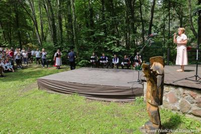 Marszałek Elżbieta Anna Polak przemawia podczas niedzielnego wydarzenia „Dobre, smaczne, bo lubuskie” w Muzeum Etnograficznym w Zielonej Górze Ochli