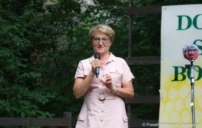 Marszałek Elżbieta Anna Polak podczas niedzielnego wydarzenia „Dobre, smaczne, bo lubuskie” w Muzeum Etnograficznym w Zielonej Górze Ochli