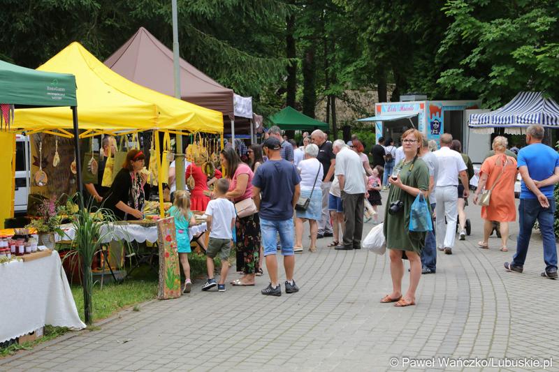 Uczestnicy imprezy „Dobre, smaczne, bo lubuskie” w Muzeum Etnograficznym w Zielonej Górze Ochli