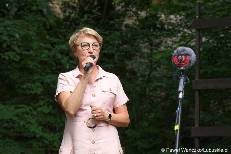 Marszałek Elżbieta Anna Polak podczas niedzielnego wydarzenia „Dobre, smaczne, bo lubuskie” w Muzeum Etnograficznym w Zielonej Górze Ochli