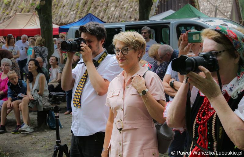 Marszałek Elżbieta Anna Polak podczas niedzielnego wydarzenia „Dobre, smaczne, bo lubuskie” w Muzeum Etnograficznym w Zielonej Górze Ochli