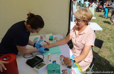 Marszałek Elżbieta Anna Polak na Pikniku zdrowia w Bytomiu Odrzańskim