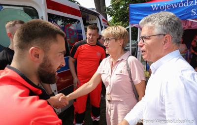 Marszałek Elżbieta Anna Polak i burmistrz Bytomia Odrz. Jacek Sauter na Pikniku zdrowia w Bytomiu Odrzańskim