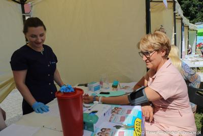 Marszałek Elżbieta Anna Polak na Pikniku zdrowia w Bytomiu Odrzańskim