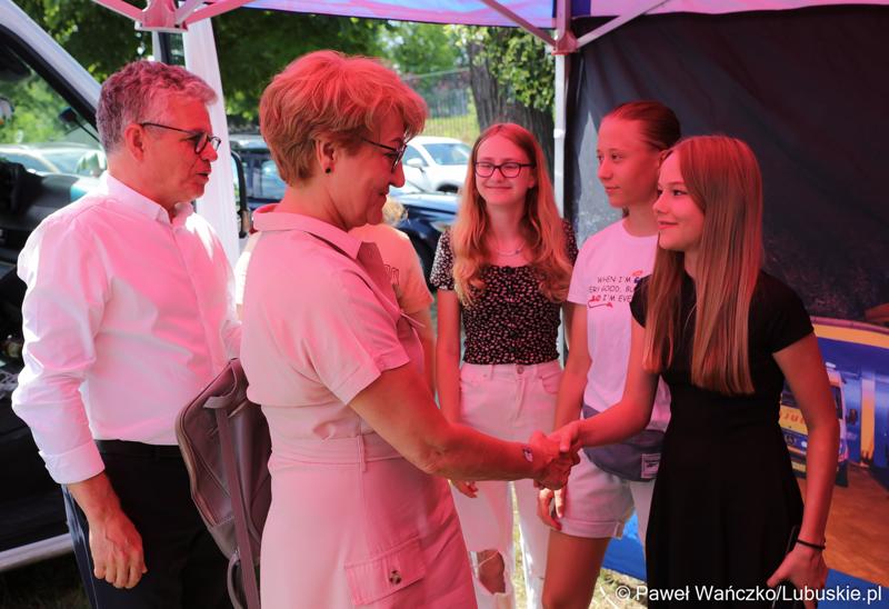 Marszałek Elżbieta Anna Polak na Pikniku zdrowia w Bytomiu Odrzańskim