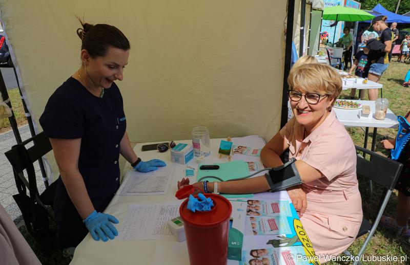 Marszałek Elżbieta Anna Polak na Pikniku zdrowia w Bytomiu Odrzańskim