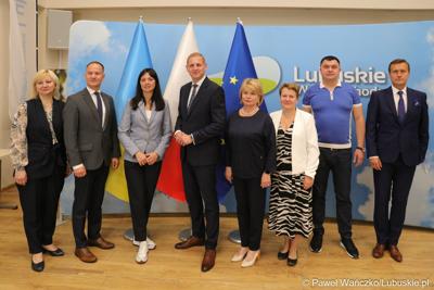 Wicemarszałek Województwa Lubuskiego Łukasz Porycki (w środku)  spotkał się z przedstawicielami partnerskiego dla Lubuskiego obwodu sumskiego,