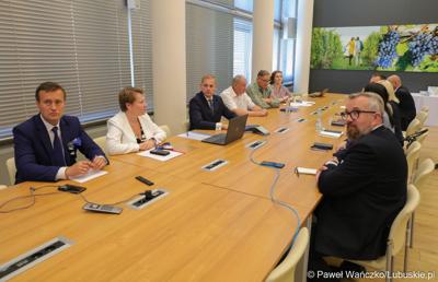 Uczestnicy spotkania przedstawicieli Urzędu Marszałkowskiego Województwa Lubuskiego z delegacją z Ukrainy 
