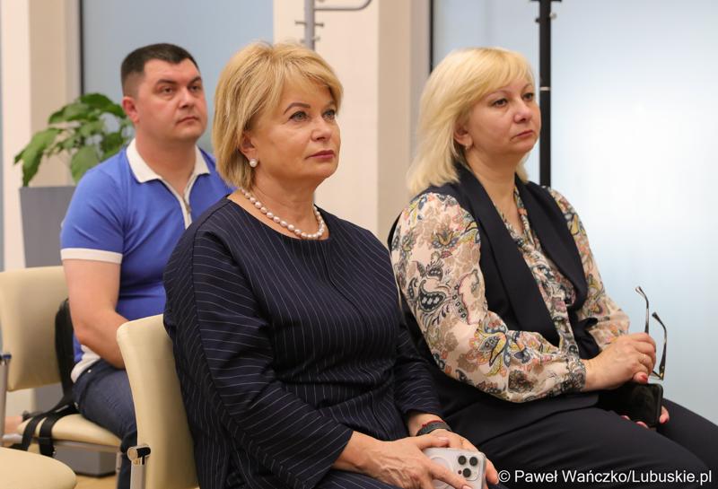 Uczestnicy konferencji prasowej przedstawicieli Urzędu Marszałkowskiego Województwa Lubuskiego z delegacją z Ukrainy
