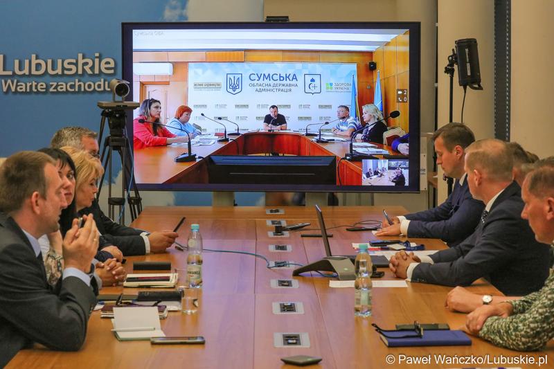 Uczestnicy spotkania przedstawicieli Urzędu Marszałkowskiego Województwa Lubuskiego z delegacją z Ukrainy