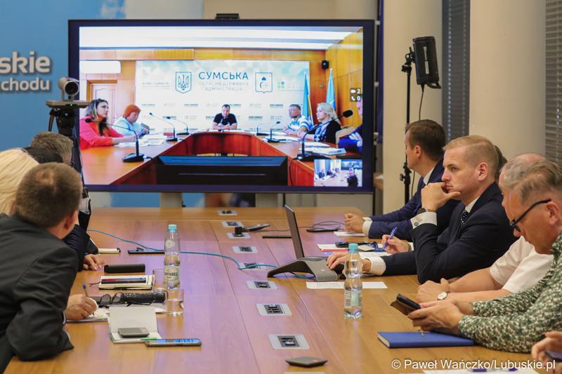 Uczestnicy spotkania przedstawicieli Urzędu Marszałkowskiego Województwa Lubuskiego z delegacją z Ukrainy