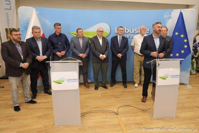 Uczestnicy konferencji prasowej na temat “Możliwości i kierunki rozwoju Parku Technologii Kosmicznych. Przy mikrofonie Poseł na Sejm RP Waldemar Sługocki