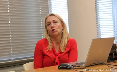 Dziennikarka Maja Sałwacka na konferencji prasowej na temat “Możliwości i kierunki rozwoju Parku Technologii Kosmicznych